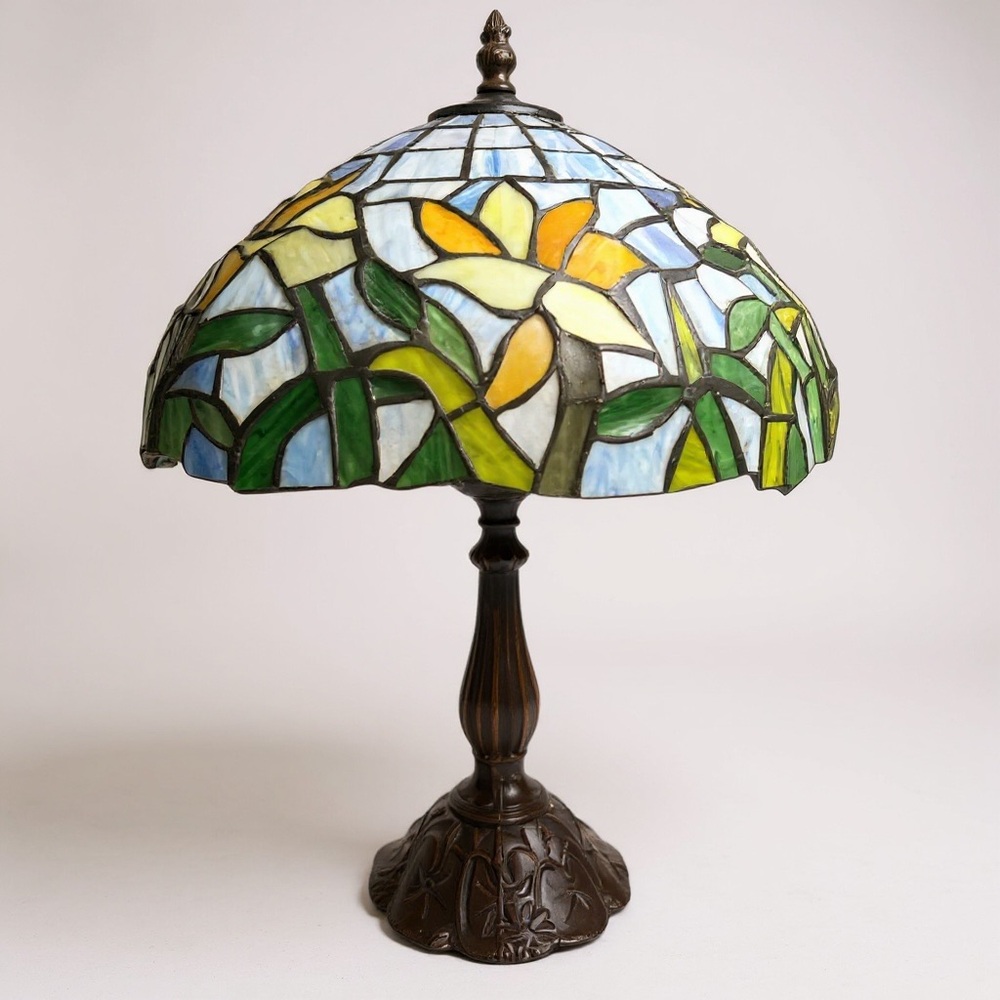 Stained Glass Table Lamp with Floral Design